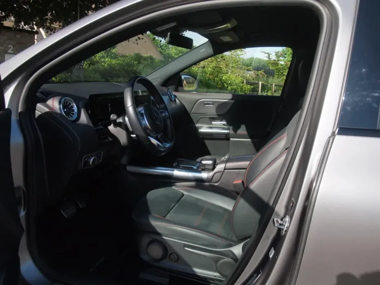 Mercedes-Benz Mercedes-Benz EQA
